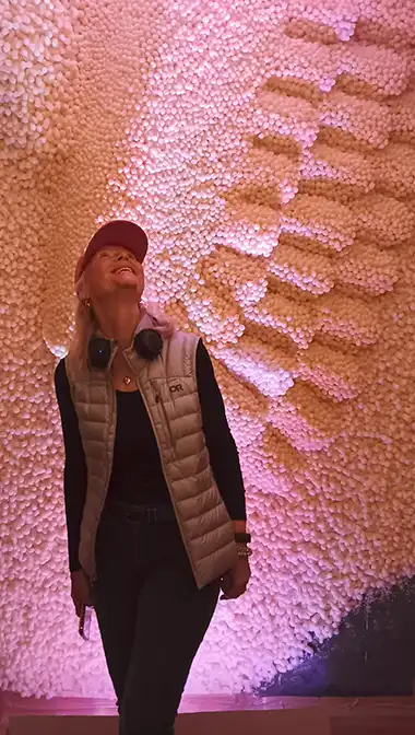 I can't believe how quiet and beautiful this cave is!